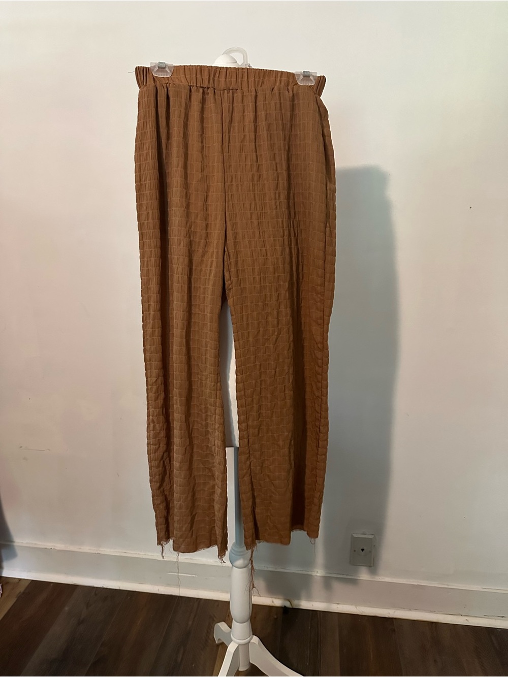 SHEIN Men’s Textured Elastic-Waist Tan Jogger Pants